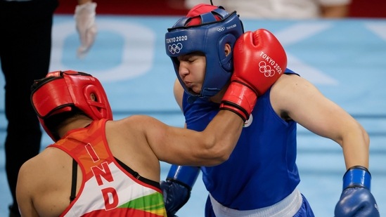 Tokyo 2020 Olympics - Boxing - Women's Middleweight - Last 16 - Kokugikan Arena - Tokyo, Japan - July 28, 2021. Pooja Rani of India in action against Ichrak Chaib of Algeria REUTERS/Ueslei Marcelino(REUTERS)