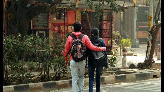 Dating among college goers has taken a hit amid the pandemic, since most colleges switched to online mode. (Photo: Manoj Verma/HT)