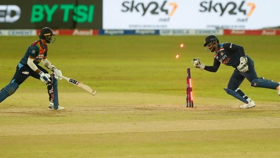 India wicketkeeper Sanju Samson affects a stumping to dismiss Daun Shanaka during IND vs SL 2nd T20I in Colombo.(AP)