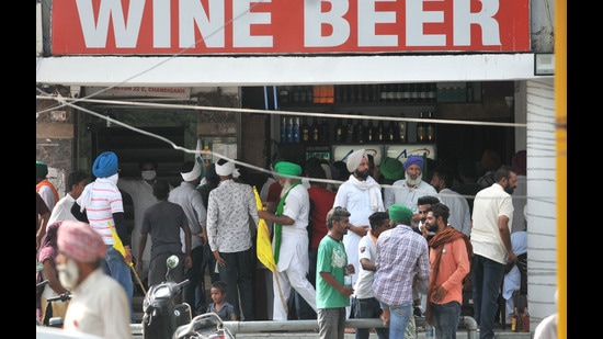 An official said harmonising of excise duty is expected to bring down liquor smuggling in tricity. (HT file)