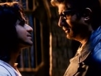 A screenshot from Aks starring Amitabh Bachchan and Manoj Bajpayee.