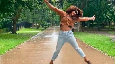 The 'Baywatch' actor switches her goofy mode on as she jumps on the streets on a gloomy day in London. (Instagram/@priyankachopra)