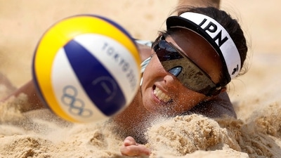 Tokyo 2020 Olympics - Beach Volleyball - Women - Pool F - Japan (Ishii/Murakami) v Switzerland (Huberli/Betschart) - Shiokaze Park, Tokyo, Japan - July 28, 2021. Megumi Murakami of Japan in action. REUTERS/John Sibley SEARCH "OLYMPICS DAY 6" FOR TOKYO 2020 OLYMPICS EDITOR'S CHOICE, SEARCH "REUTERS OLYMPICS TOPIX" FOR ALL EDITOR'S CHOICE PICTURES. TPX IMAGES OF THE DAY. (REUTERS)
