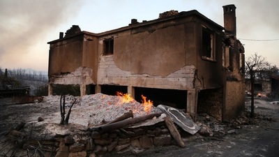 Footage showed plumes of black smoke rising from the forest around Manavgat. Mayor Sukru Sozen said flames had spread as far as the town centre, where many buildings were being evacuated.  (REUTERS/Kaan Soyturk)