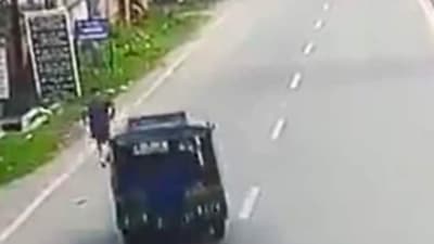 A screengrab from the CCTV camera footage. (@Join_AmitSingh) A screengrab from the CCTV camera footage. (@Join_AmitSingh)