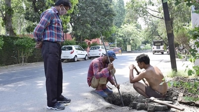 In recent years, news reports have pointed to several such deaths of people while cleaning septic tanks and sewers. Most of them were Dalits. (HT Photo)