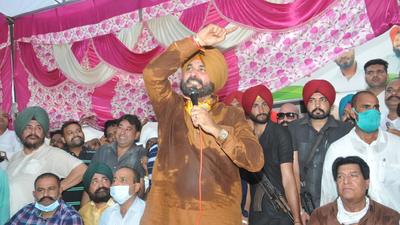 Punjab Congress chief Navjot Singh Sidhu addressing party workers in Jalandhar on Thursday. (HT Photo) Punjab Congress chief Navjot Singh Sidhu addressing party workers in Jalandhar on Thursday. (HT Photo)