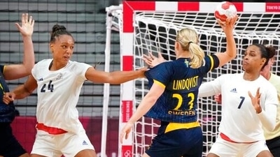 France's Beatrice Edwige, left, in action against Sweden's Emma Lindqvist during the women's preliminary round group B handball match between Sweden and France at the 2020 Summer Olympics, Thursday, July 29, 2021, in Tokyo, Japan. (AP Photo/Sergei Grits) (AP)