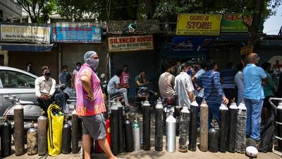 People wait to refill empty oxygen cylinders at Bhogal in New Delhi. (Amal KS/HT PHOTO) People wait to refill empty oxygen cylinders at Bhogal in New Delhi. (Amal KS/HT PHOTO)