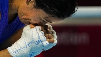 Tokyo: India's Mary Kom reacts after losing her bout to Ingrit Valencia of Columbia in women's Fly (48-51kg) boxing Round of 16, at the Summer Olympics 2020 in Tokyo, Thursday, July 29, 2021. Kom lost the match via split decision. (PTI Photo/Gurinder Osan) (PTI07_29_2021_000275B) (PTI)