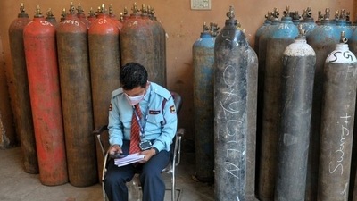 The Delhi high court said that if Delhi;s drug control department had to proceed with such a prosecution, it should aim all temples, gurdwaras, churches and social organisations that also arranged and distributed medical oxygen to Covid-19 patients. (HT File Photo) The Delhi high court said that if Delhi;s drug control department had to proceed with such a prosecution, it should aim all temples, gurdwaras, churches and social organisations that also arranged and distributed medical oxygen to Covid-19 patients. (HT File Photo)