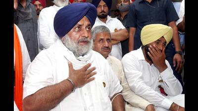 Shiromani Akali Dal president and former deputy chief minister Sukhbir Singh Badal addressing journalists in Bathinda on Thursday. (Sanjeev Kumar/HT) Shiromani Akali Dal president and former deputy chief minister Sukhbir Singh Badal addressing journalists in Bathinda on Thursday. (Sanjeev Kumar/HT)
