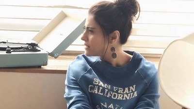 When Kajol wore ₹2k printed sweatshirt for a glam pic and aced effortless vibes (Instagram/@kajol) When Kajol wore ₹2k printed sweatshirt for a glam pic and aced effortless vibes (Instagram/@kajol)