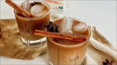 Recipe: Easily distracted by tea? Try this non-dairy iced dirty chai (Instagram/broccyourbody)
