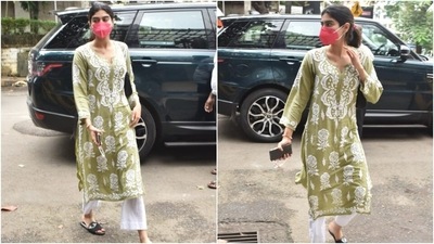 In the recent pictures of Khushi, the celeb kid was spotted wearing a green embroidered kurta which she teamed with white pants. (HT Photo)