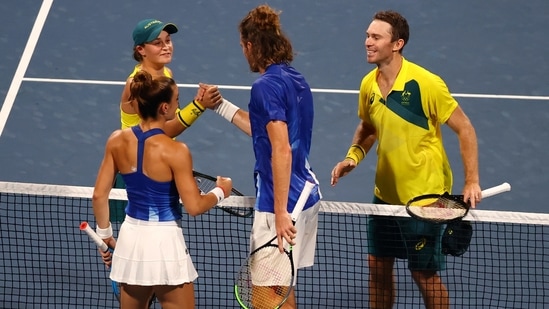 Tokyo 2020 Olympics - Tennis - Mixed Doubles - Quarterfinal - Ariake Tennis Park - Tokyo, Japan - July 29, 2021 Ashleigh Barty of Australia and John Peers of Australia shake hands with Maria Sakkari of Greece and Stefanos Tsitsipas of Greece after winning their quarterfinal match REUTERS/Edgard Garrido(REUTERS)