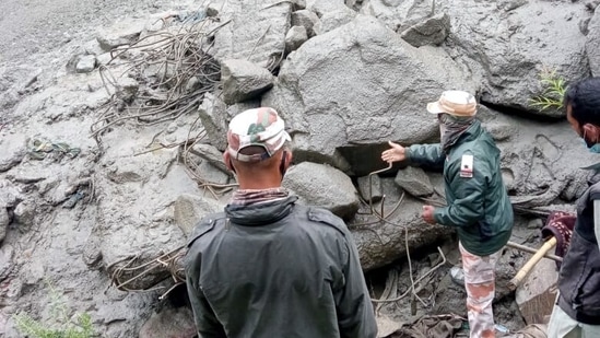 Security personnel conducts a rescue operation following the flash floods and landslides at Tozing Nullah, in Lahaul and Spiti on July 28. (ANI)