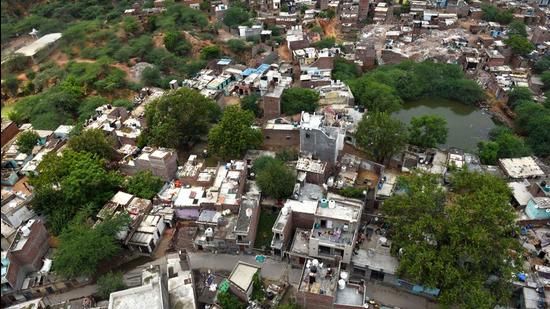 The Supreme Court had ordered demolition of around 10,000 illegal structures in Khori village of Faridabad. (Vipin Kumar/HT PHOTO)