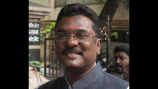 Shiv Sena MLA Pratap Sarnaik has paid <span class='webrupee'>₹</span>3 lakh stamp duty in Thane civil court to file the defamation suit. (HT FILE) Shiv Sena MLA Pratap Sarnaik has paid <span class='webrupee'>₹</span>3 lakh stamp duty in Thane civil court to file the defamation suit. (HT FILE)