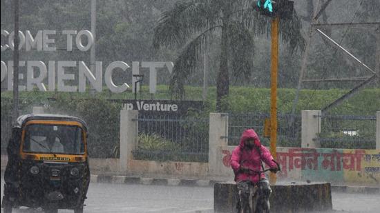Heavy rainfall at Kandivali, in Mumbai. (File photo) Heavy rainfall at Kandivali, in Mumbai. (File photo)