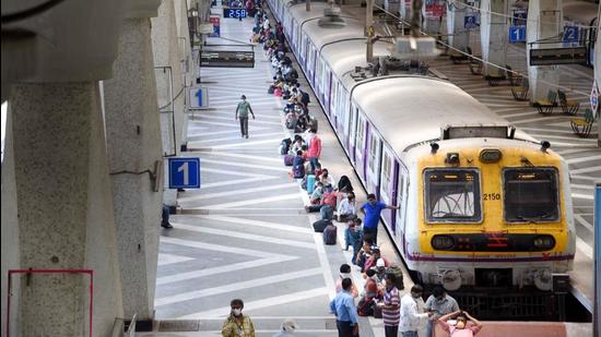 Local train services for the general public were suspended for the second time on April 15 after the increase in coronavirus cases in the city. (HT PHOTO) Local train services for the general public were suspended for the second time on April 15 after the increase in coronavirus cases in the city. (HT PHOTO)