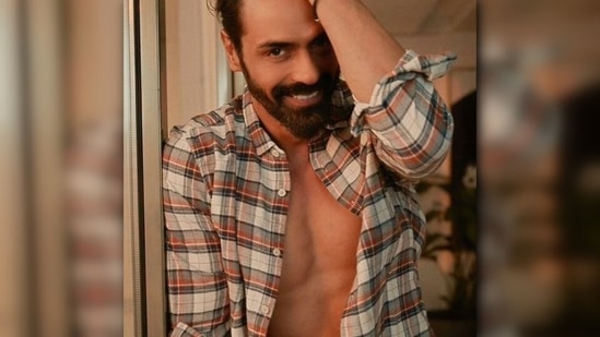 Arjun Rampal: Arjun was famous in the modelling industry and also bagged the title of a supermodel before making his Bollywood debut with the 2001 film 'Pyar Ishq Aur Mohabbat.'(Instagram/@arjunrampal)