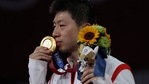 Ma Long of Team China poses with his medal. (Getty Images) Ma Long of Team China poses with his medal. (Getty Images)