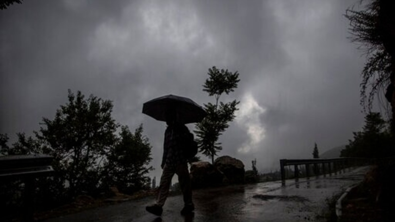 heavy-rain-likely-over-east-west-central-india-red-alert-for-these