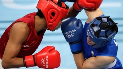 Lovlina Borgohain of India and Chen Nien-Chin of Taiwan in action. (REUTERS)