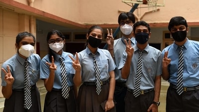 The CBSE declared Class 12 results for 909 government schools while students of 13 government schools are yet to get their results. (HT Photo)