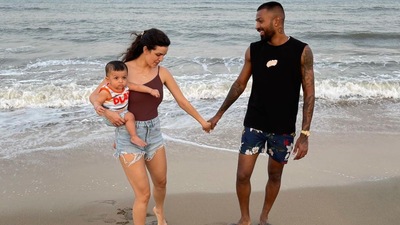 Natasa Stankovic with Hardik Pandya and Agastya.
