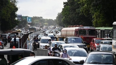 A recent National Emissions Inventory (NEI) report had revealed that automobile emissions contribute to 91 per cent of Pune’s air pollution. (HT Photo) A recent National Emissions Inventory (NEI) report had revealed that automobile emissions contribute to 91 per cent of Pune’s air pollution. (HT Photo)