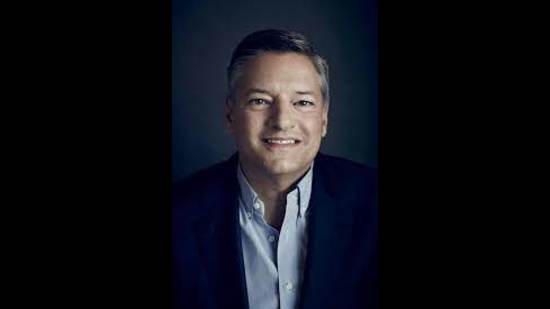 He hasn’t considered directing a show himself. That would be akin to going to the Louvre and saying, I think I’m going to start painting, Sarandos says. He hasn’t considered directing a show himself. That would be akin to going to the Louvre and saying, I think I’m going to start painting, Sarandos says.