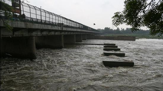 A view of the Yamuna river at Wazirabad in New Delhi. (Sanchit Khanna/HT PHOTO) A view of the Yamuna river at Wazirabad in New Delhi. (Sanchit Khanna/HT PHOTO)