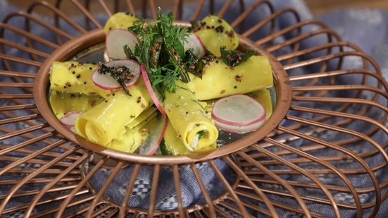 Khandvi (Chef Ranveer Brar) Khandvi (Chef Ranveer Brar)