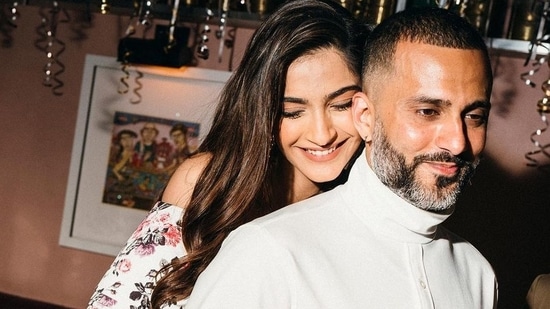 Sonam Kapoor wraps her arms around Anand Ahuja in birthday post, calls him 'best partner, lover' - Hindustan Times