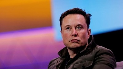 SpaceX owner and Tesla CEO Elon Musk joined the ongoing debate around Apple's app store fees. (Reuters File Photo)