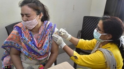 Amritsar, India – July 30: A medical worker administers a dose of Covid-19 vaccine to a beneficiary at Bhai Dharam Singh Urban Primary and Health Center at Ranjit Avenue, in Amritsar, India on July 30, 2021. (Representational) (Sameer Sehgal /Hindustan Times) Amritsar, India – July 30: A medical worker administers a dose of Covid-19 vaccine to a beneficiary at Bhai Dharam Singh Urban Primary and Health Center at Ranjit Avenue, in Amritsar, India on July 30, 2021. (Representational) (Sameer Sehgal /Hindustan Times)