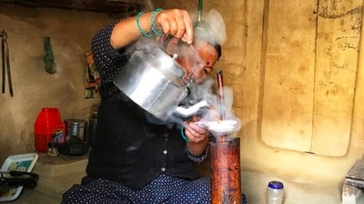 Butter tea: Also known as Gur Gur Chai, this tea is popular in Ladakh and Sikkim. It is traditionally made from tea leaves, yak milk butter, water, and salt. Butter tea helps aid digestion, improve heart health and cognitive function.  (Instagram/@insta_shauka)