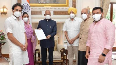Shiromani Akali Dal (SAD) MP Harsimrat Kaur Badal and other MPs with President Ram Nath Kovind on Saturday. (PTI)