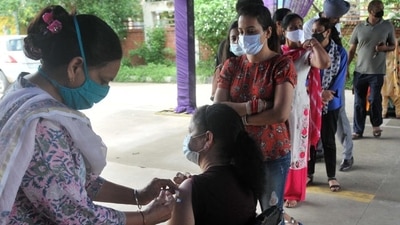 The vaccination drive in Delhi slowed through July after an initial spurt, reaching over 200,000 doses a day in June-end after the Centre changed the immunisation policy. (Ravi Kumar/HT)