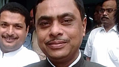 Judge Uttam Anand’s family, which also demanded a CBI probe, met Soren in his office on Friday. (ANI) Judge Uttam Anand’s family, which also demanded a CBI probe, met Soren in his office on Friday. (ANI)