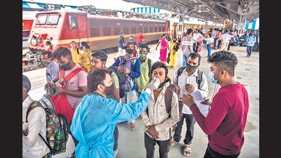 A health worker collects swab samples of passengers at Mumbai’s Lokmanya Tilak Terminus, on Saturday. (Pratik Chorge/HT Photo) A health worker collects swab samples of passengers at Mumbai’s Lokmanya Tilak Terminus, on Saturday. (Pratik Chorge/HT Photo)