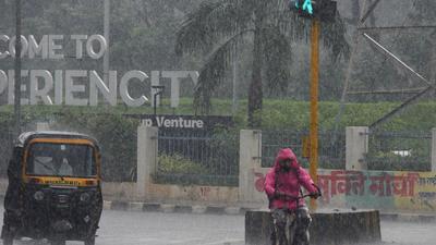 During the week starting July 15, Mumbai received 689.9mm rain, which is 251% in excess of the weekly normal amount for the same period (196.7mm). (HT PHOTO) During the week starting July 15, Mumbai received 689.9mm rain, which is 251% in excess of the weekly normal amount for the same period (196.7mm). (HT PHOTO)