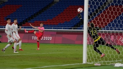 South Korea's Lee Donggyeong scores his side's 2nd goal during a men's quarterfinal soccer match against Mexico at the 2020 Summer Olympics, Saturday, July 31, 2021, in Yokohama, Japan. (AP Photo/Kiichiro Sato) (AP)