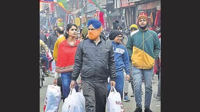 Though the state government had imposed a complete ban on plastic carry bags in April 2016, the use and trade of plastic bags go unabated four years on in absence of proper checks. (HT File) Though the state government had imposed a complete ban on plastic carry bags in April 2016, the use and trade of plastic bags go unabated four years on in absence of proper checks. (HT File)