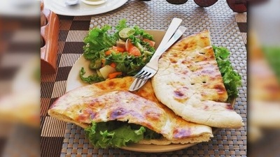 Khambir: Khambir, a very famous breakfast dish in Ladakh which is served with butter tea. (Instagram/@namrata.ray) Khambir: Khambir, a very famous breakfast dish in Ladakh which is served with butter tea. (Instagram/@namrata.ray)
