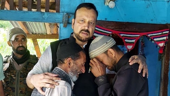 Family members of the victims mourn the loss of their loved ones after flash floods occur due to a cloudburst, in Kishtwar on July 31. (ANI)