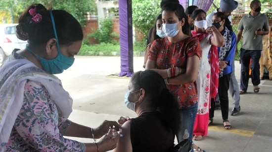 The vaccination drive in Delhi slowed through July after an initial spurt, reaching over 200,000 doses a day in June-end after the Centre changed the immunisation policy. (Ravi Kumar/HT) The vaccination drive in Delhi slowed through July after an initial spurt, reaching over 200,000 doses a day in June-end after the Centre changed the immunisation policy. (Ravi Kumar/HT)