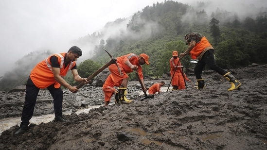 The Kishtwar rescue operation is being conducted by teams of the State Disaster Response Force (SDRF), the NDRF, the police, military, district administration, and locals.(PTI)